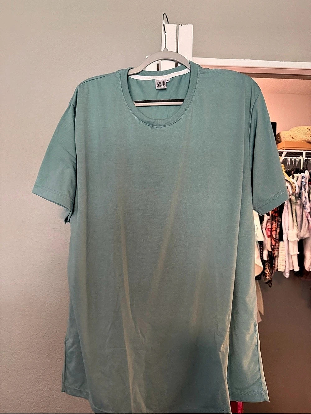 Simply Blanks Short Sleeve Tee in Green Size XL Like New
